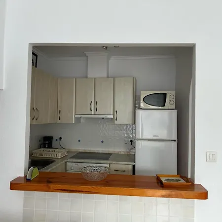 Cómodo En Con Aire Acondicionado Y Aparcamiento, Cerca De La Playa - Es-373-57 Apartamento